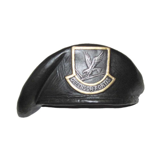 terrance-patterson-military-figures-sculptures-P199B-defensor-fortis-beret-statue